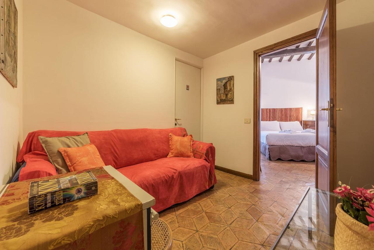 By The Charming Piazza Navona - FromhometoRom Exterior foto