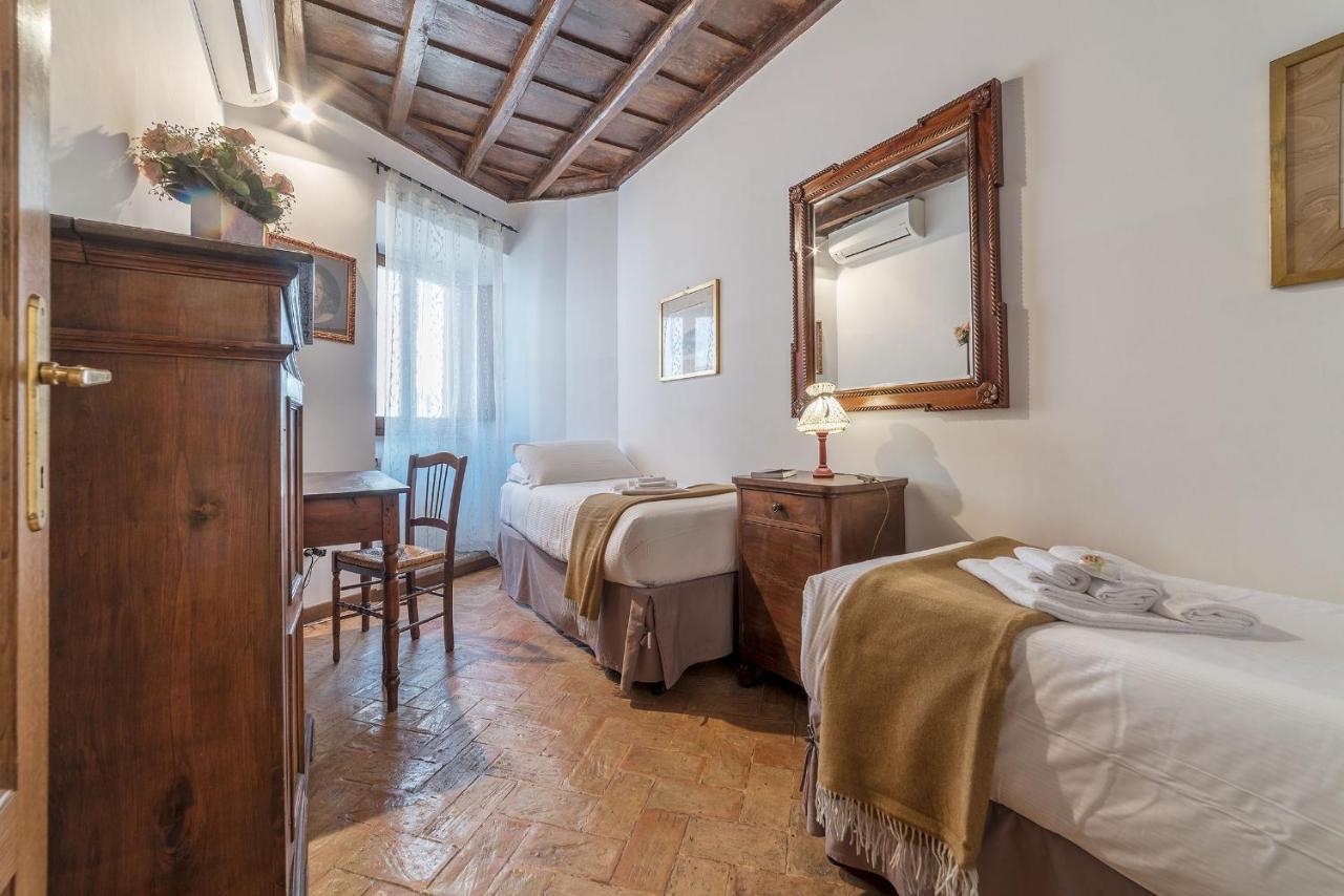By The Charming Piazza Navona - FromhometoRom Exterior foto